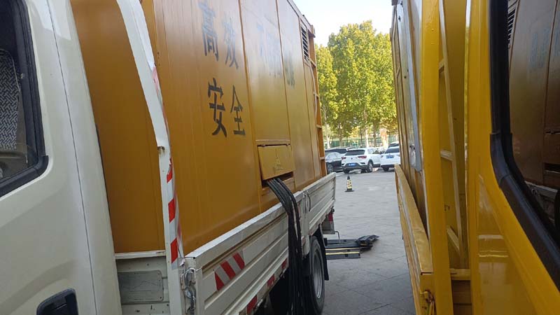 铁门关如何判断柴油发电机组和UPS电源的切换时间是否符合要求？