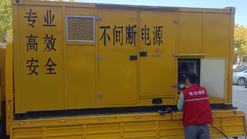 铁门关柴油发电机组和UPS电源配合使用时，如何避免切换过程中的电力中断？